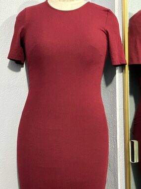 High-Low Ribbed Short-Sleeve Dress in Burgundy
